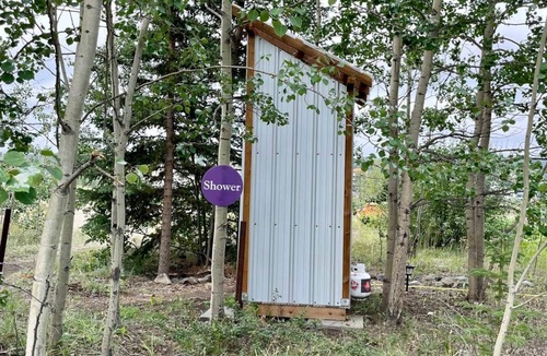 Whitehorse Cabin | Tiny House on Urban Farm-Glamping