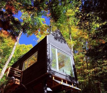 Val-des-Lacs Ski Chalet | TinyHouse - Touski