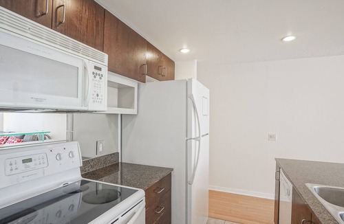 Toronto Entertainment District Condo | Toronto DT waterfront lakeview unit, minute walk to CN Tower, Convention Center,