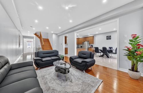Milliken House | Toronto Entire Private Home 3BR | 2BA | Hwy | Park