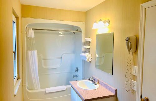 Lakeview Hotel | Toronto Lakeshore Hotel