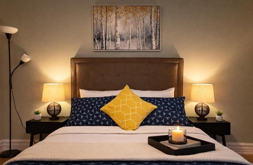 West Deane Park House | Toronto Luxury Suite with Free Parking, Near Airport