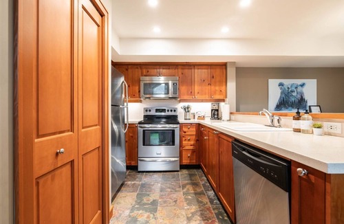 Blackcomb Condo | Townhome | Complex hot tub | BBQ | Free Parking