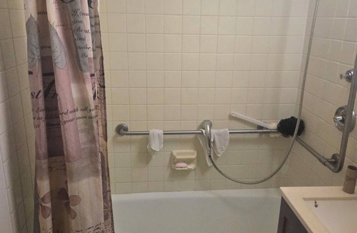 Poughkeepsie Apartment | Tranquil 1-bedroom apartment with AC in charming Poughkeepsie