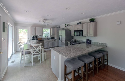 Wise House | Tranquility Cove Lakefront Private Dock Sleeps 14 *PARTIAL WEEKS AVAILABLE*