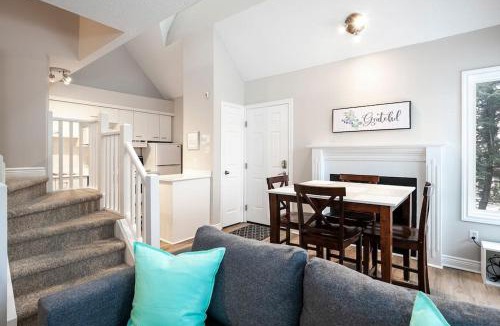 Craigleith Apartment | Tranquility Oasis Ski-In Out Hot Tub Shuttle