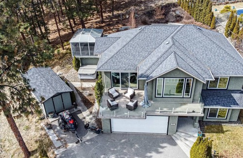 Central Okanagan House | Transcendent View Oasis - Lakeview Family Home