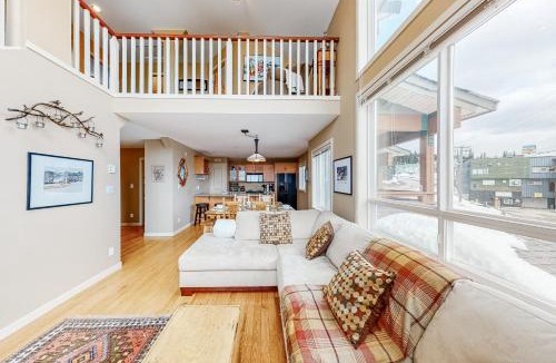 Big White Ski Resort House | Trappers Crossing 35