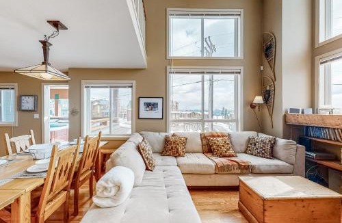 Big White Ski Resort House | Trappers Crossing 35