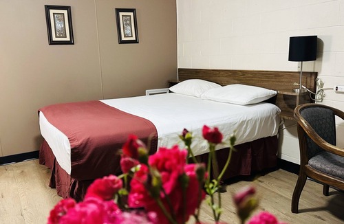 East Kootenay Hotel | Travellers Motel
