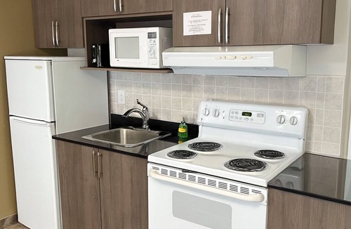 Valleyview Hotel | Travelodge by Wyndham Valleyview AB