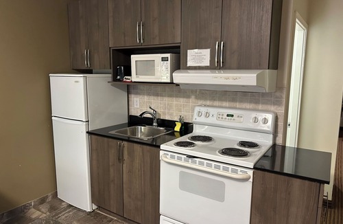 Valleyview Hotel | Travelodge by Wyndham Valleyview AB