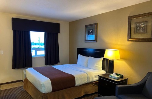 Valleyview Hotel | Travelodge by Wyndham Valleyview AB