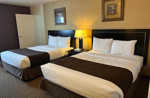 Valleyview Hotel | Travelodge by Wyndham Valleyview AB