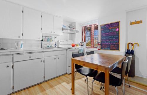 Paine-Sec Apartment | Traversier Gratuit- Aux Trois Filles