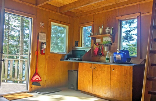 Saint-Faustin-Lac-Carre House | Treehouse with lake view | Lodging #05