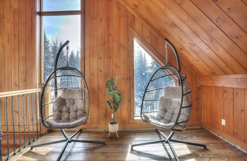 Lac Superieur Village Ski Chalet | ☆TREMBLANT-Jaccuzi, lake access, pool table, 10 min ski⛷☀