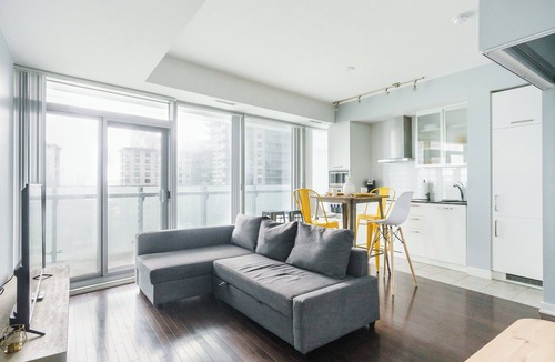 CityPlace House | Trendy 1 bdr, but the CN Tower and Rogers Center with Parking