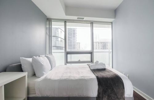 CityPlace House | Trendy 1 bdr, but the CN Tower and Rogers Center with Parking