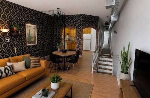 Beaconsfield Village Apartment | Trendy Apartement On Ossington Avenue