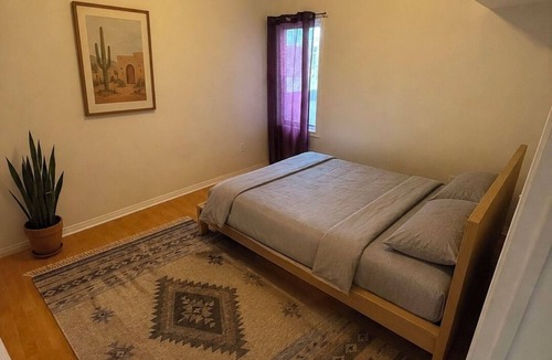 Beaconsfield Village Apartment | Trendy Apartement On Ossington Avenue