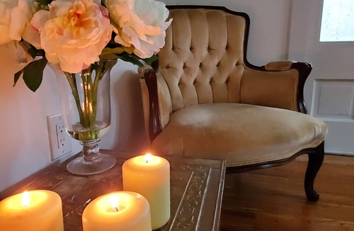 Niagara Falls Apartment | Trendy Apartment, Steps to Niagara Falls, Free Parking, Walk to Attractions!