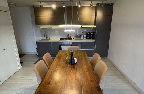 Downtown Eastside Apartment | Trendy Chinatown apartment with parking