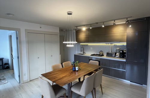 Downtown Eastside Apartment | Trendy Chinatown apartment with parking