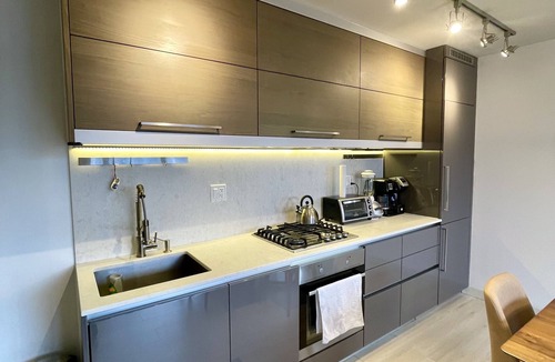 Downtown Eastside Apartment | Trendy Chinatown apartment with parking