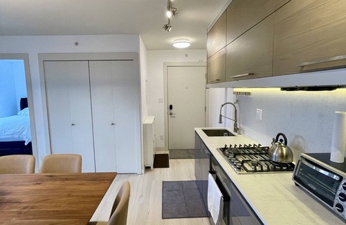 Downtown Eastside Apartment | Trendy Chinatown apartment with parking