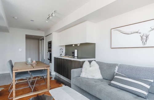 CityPlace Hotel | Trendy hotel with AC in vibrant Toronto