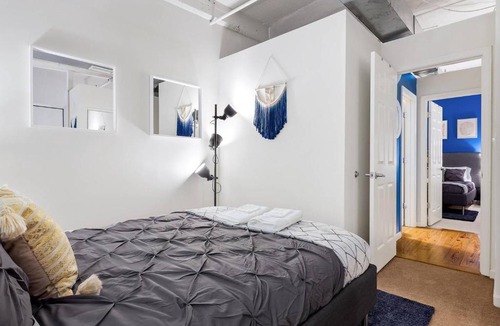 Downtown Apartment | Trifecta 2BR Free Parking Modern Superhost