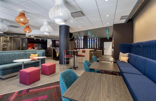 Gay Village Hotel | Tru By Hilton Montréal centre-ville