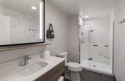 Gay Village Hotel | Tru by Hilton Montreal centre-ville