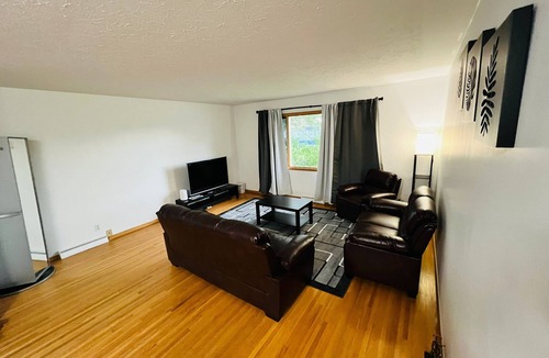 Calgary House | Two Bedroom suite Mayland Heights