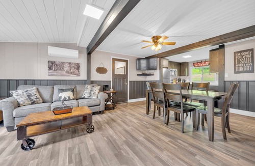 Centre Hastings Cottage | Two Lakefront Cottages with Firepits & Large Dock