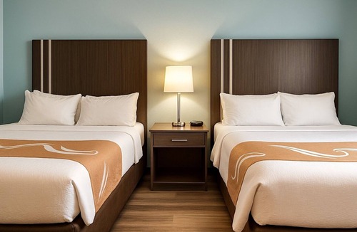 Point Edward Hotel | Two Queen Beds (Non Smoking)