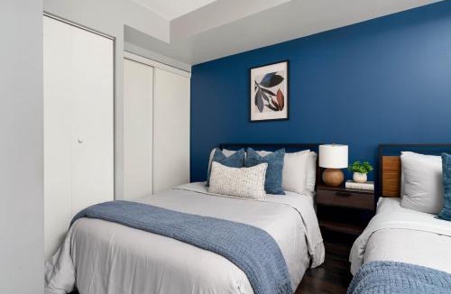 King West Village Apartment | Two Story Loft w 2 beds close to Lakeshore