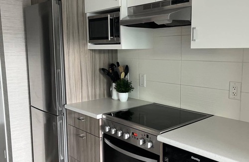 North Glenmore Apartment | UBCO Stylish Studio Condo in Kelowna, BC.