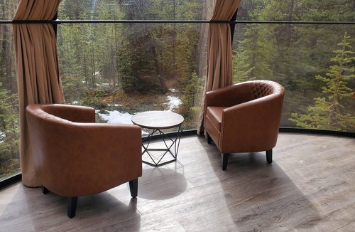 Rock Lake Ski Chalet | Ultra Private, Off-Grid Glamping Escape in the Wild. Secluded with Vista Views