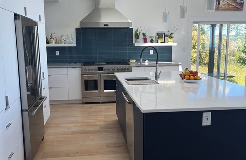 Malahat House | Unbeatable views/sunrises, spacious, hiking, sightseeing, wildlife.