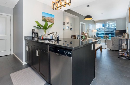 Victoria Park Apartment | Unbeatable view, walk to BMO, Stampede, FREE Underground parking