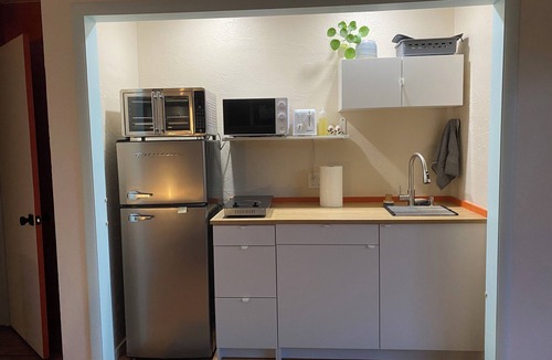 Eureka Apartment | Unique Mid-Century Studio
