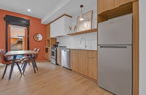 Rimouski-Neigette Apartment | Unit 106 - King Bed - 55" TV - Downtown