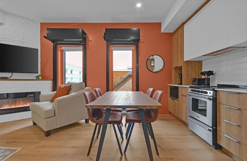 Rimouski-Neigette Apartment | Unit 106 - King Bed - 55" TV - Downtown