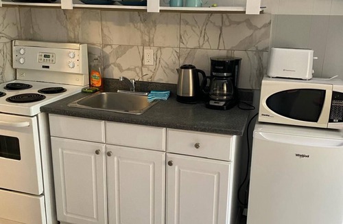 Wasaga Beach Cabin | Unit 11 Retreat | Near Beach | Fire Pit & BBQ
