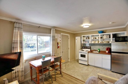 Wasaga Beach Cabin | UNIT 2 2BR Beach Suite 5-Min Walk to Beach Kitchen BBQ Parking