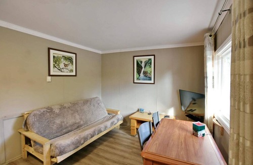Wasaga Beach Cabin | Unit 6 2BR Suite Sun, Sand & Stay BBQ Free Parking