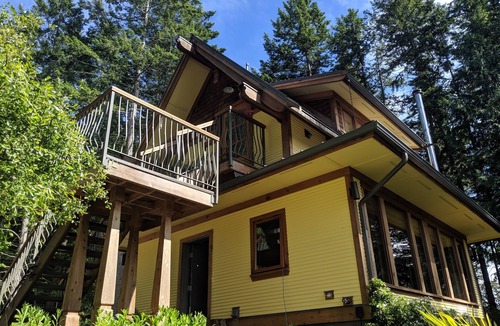 Pender Island Cabin | Unwind in Paradise: Waterfront Coach House with Incredible Views, Pender Island