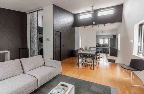 Youville Apartment | Unwind in Style at a Luxurious Loft - Free Parking